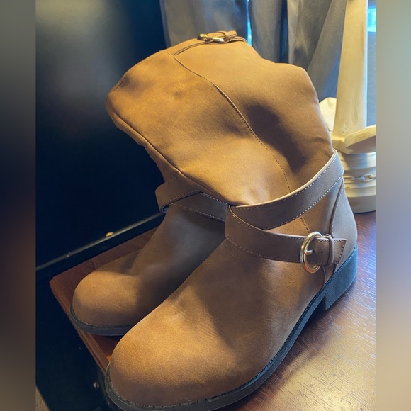 Woman Tall boots - Picture 2 of 3